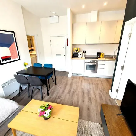 Comfy Cabot Circus Flat Sleeps 4 *
