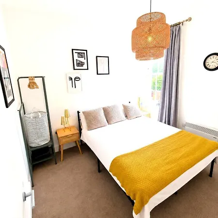 Comfy Cabot Circus Flat Sleeps 4 * Bristol